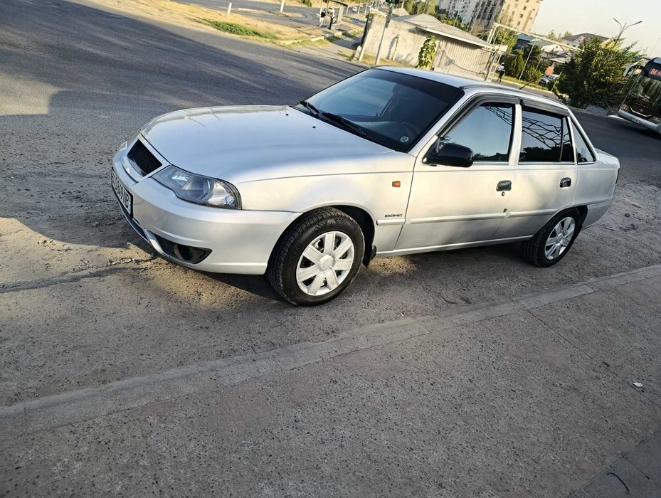 Neksiya 2 donc 1.6motor