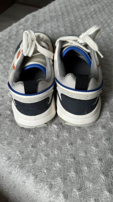 Adidasi Zara 35, putin purtati