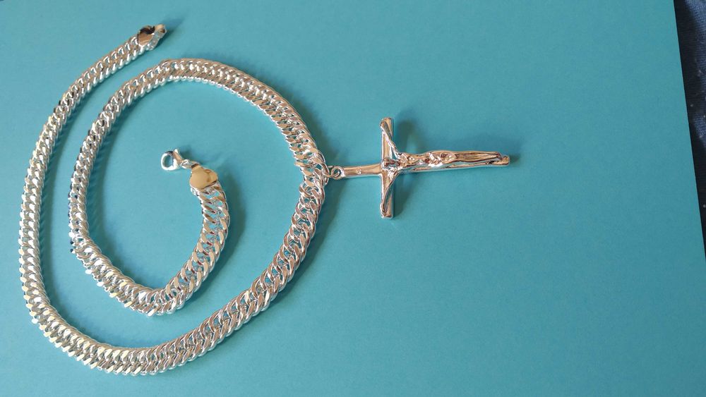 Мъжки, сребърен ланец / гривна/ комплект.  В кутия за подарък.