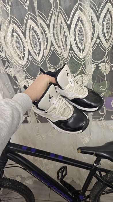 Vand jordan 3 in stare buna