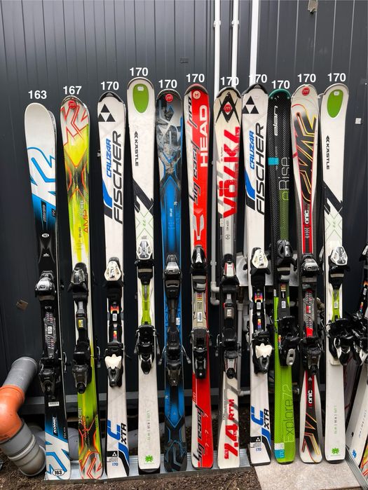 De vânzare schiuri și snowboard!