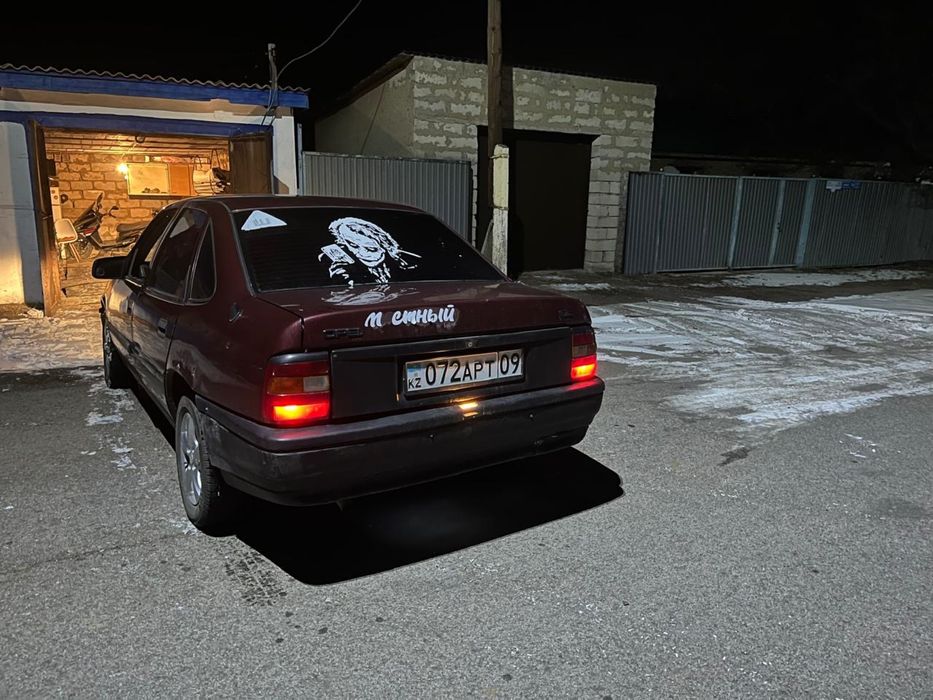 Продам опель вектра А 1992 года, 2 литровый инжектор на ходу