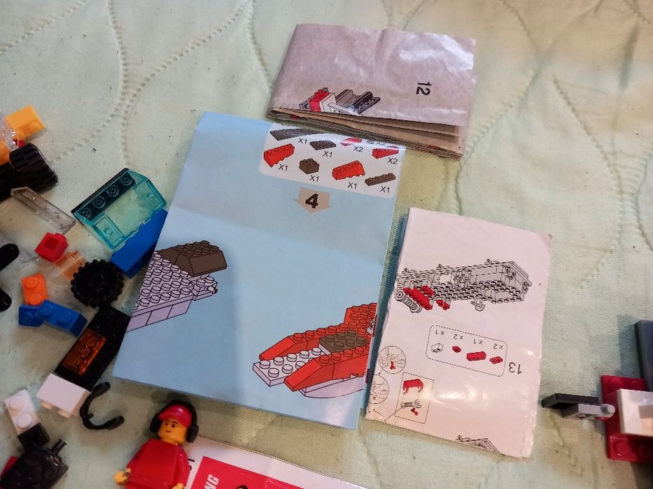 Лего части -формула,пожарна кола и рали станция