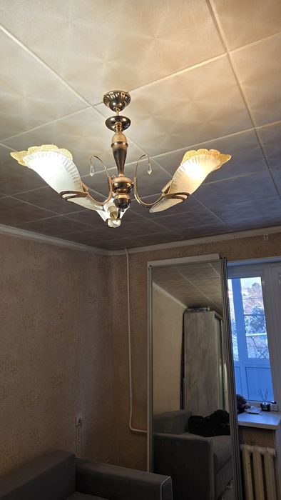 Продам люстру в отличном состоянии