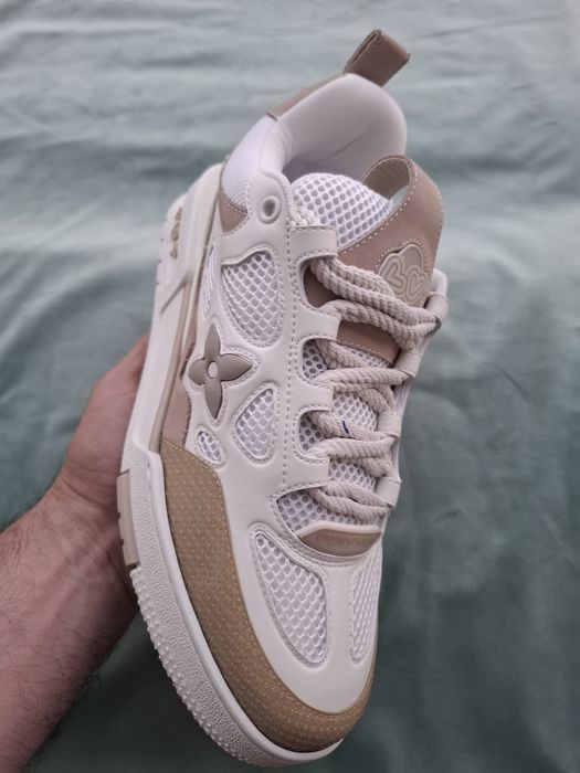 Louis Vuitton , size 42 și 45 . 780 Lei