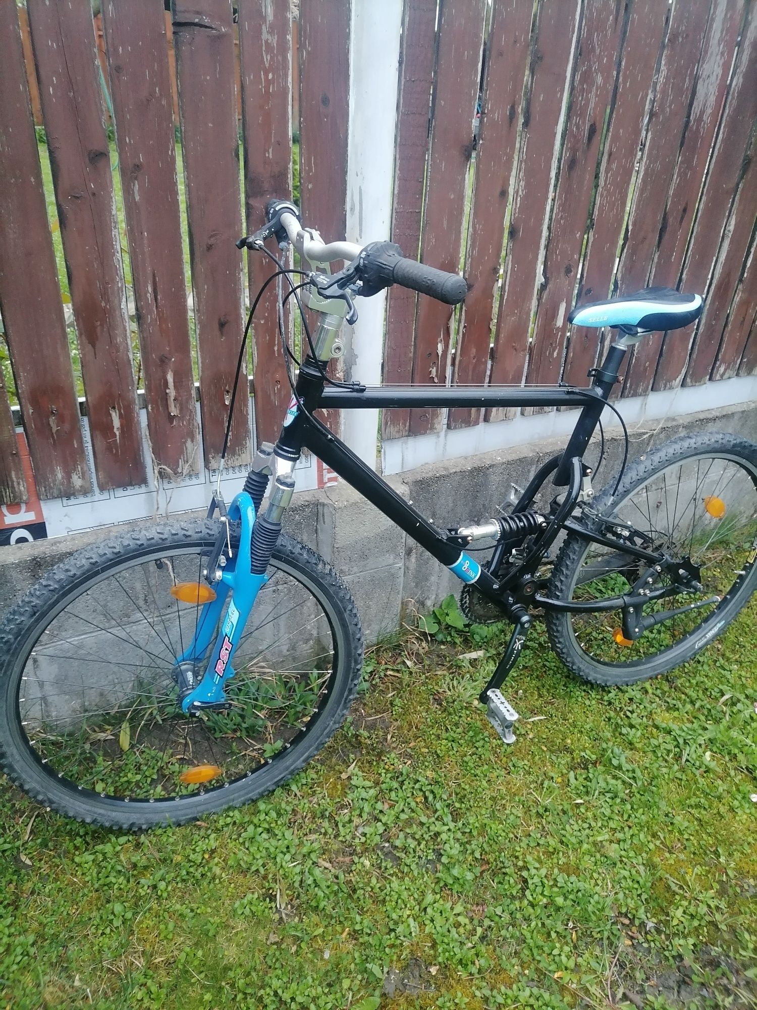 Bicicletă cadru aluminiu.