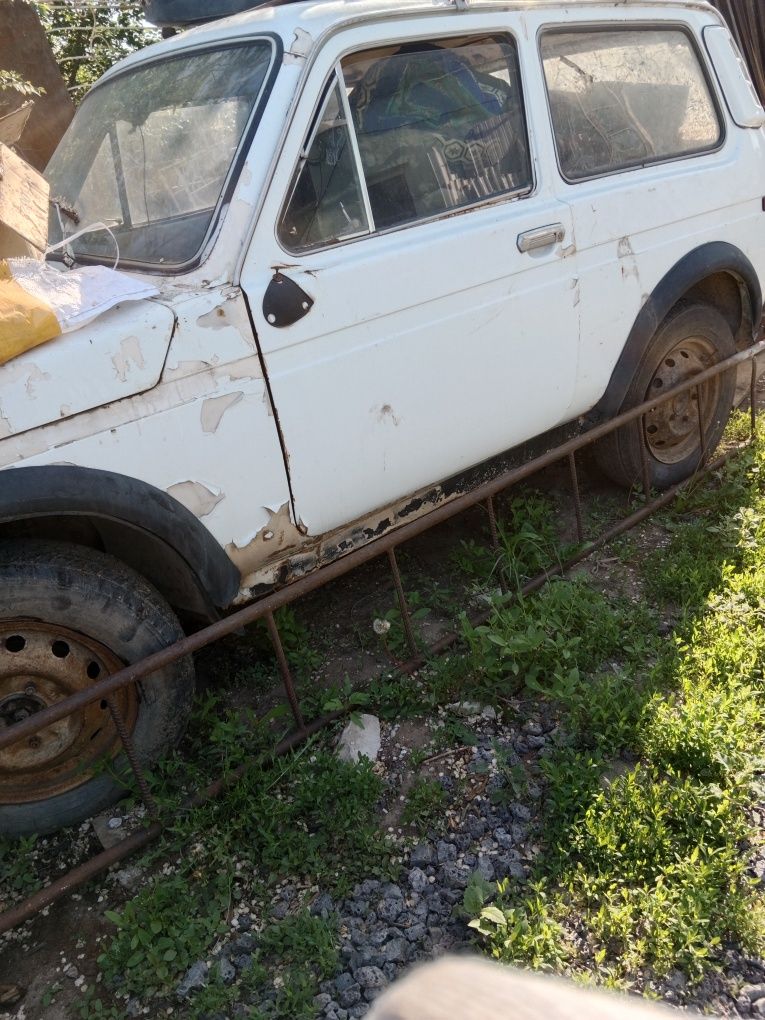 Нива целиком на запчасти