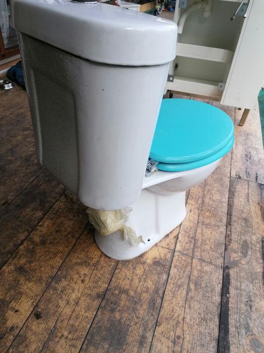 Тоалетна чиния комплект