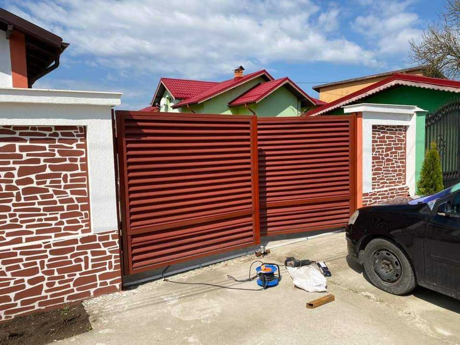 Garduri si porti din panou stil jaluzea de diferite modele la comanda