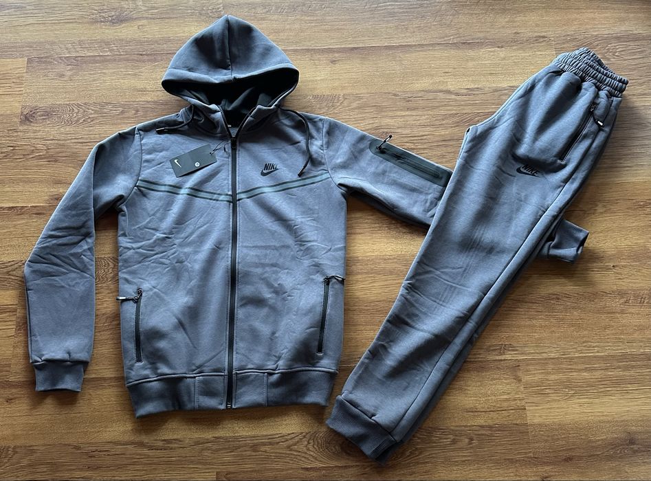 Мъжки,ватиран,тъмно сив екип Nike