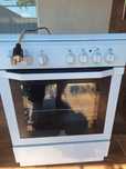 Готварска печка indesit с керамични котлони.