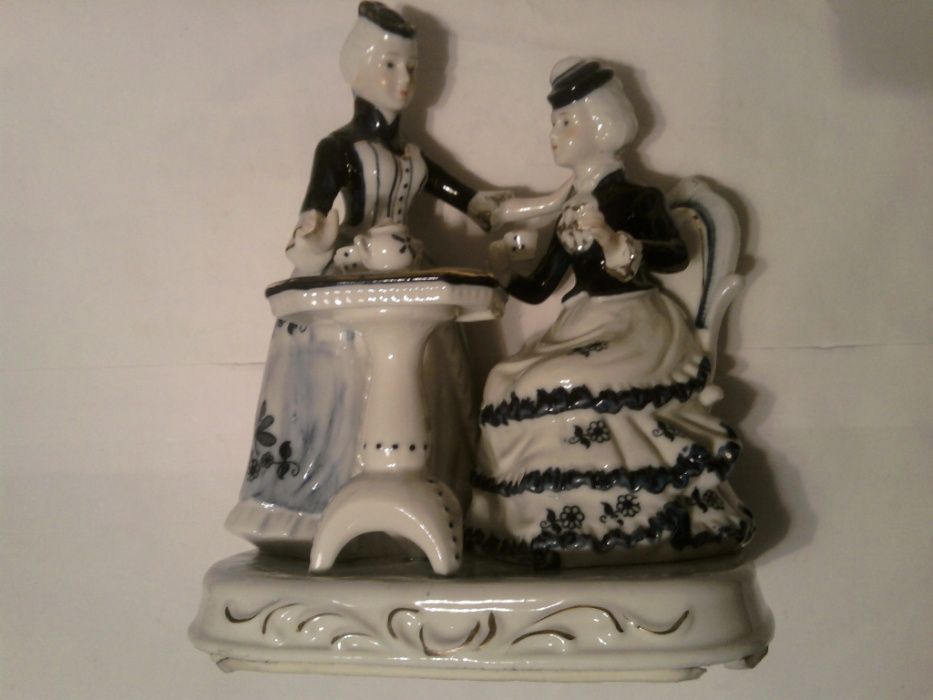 Doamne servind ceaiul bibelou vintage portelan alb cobalt aur coloidal