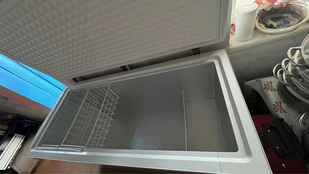 Продам морозильник