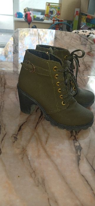 Дамски Боти с ток