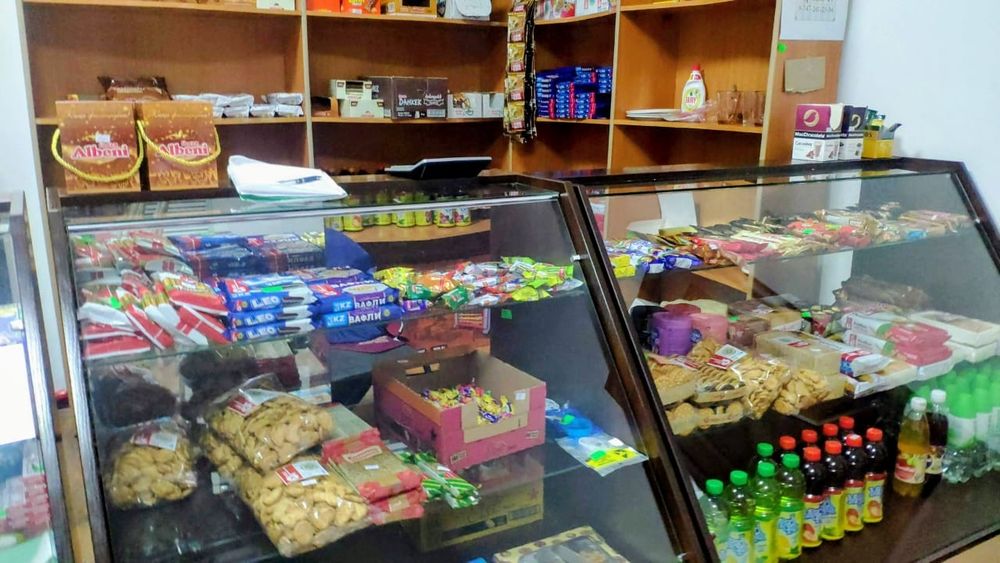 Витрина 4шт+ полки 2шт