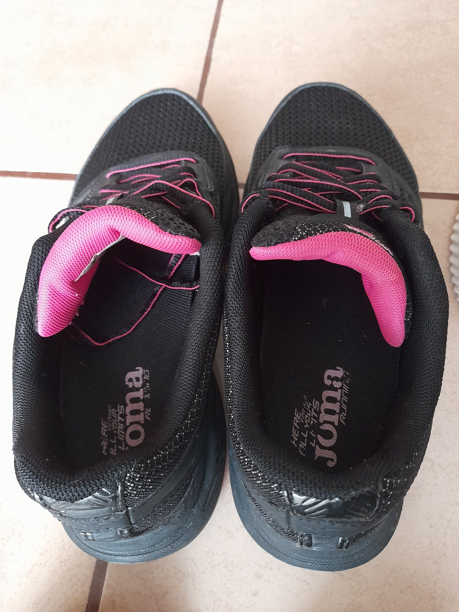 Adidași (diferite modele și marci)