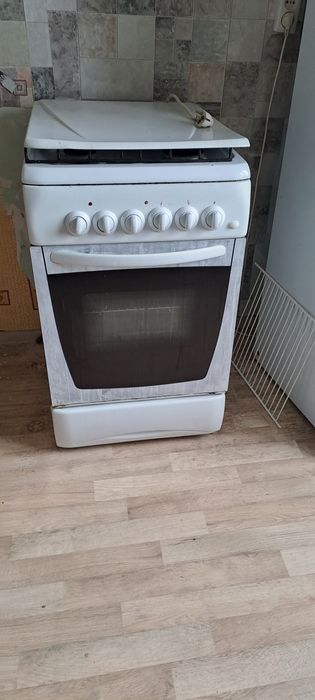 Продам газовую плиту