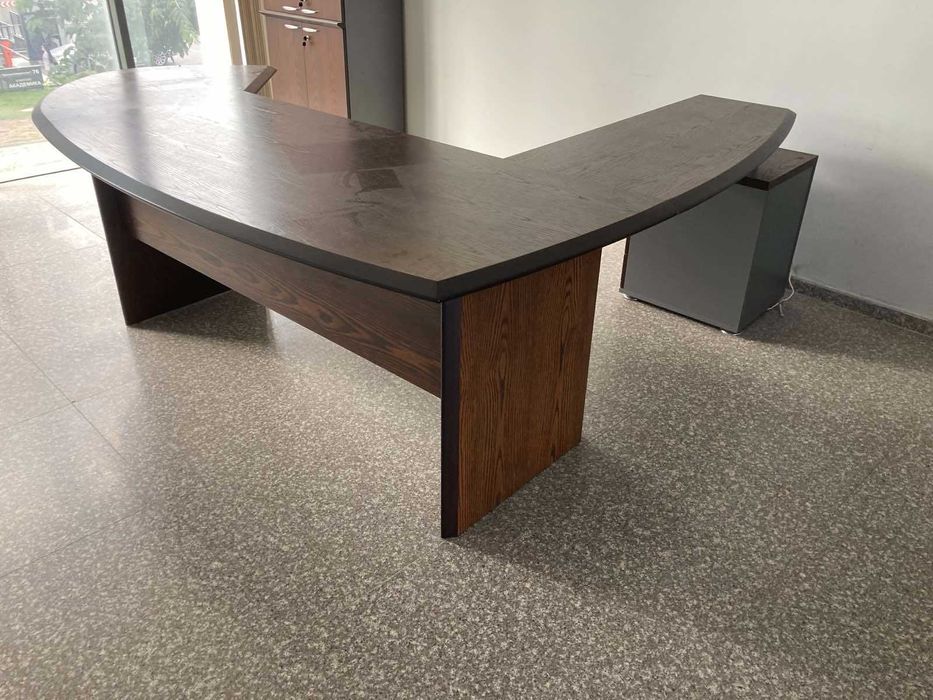 Масивно ъглово офис бюро