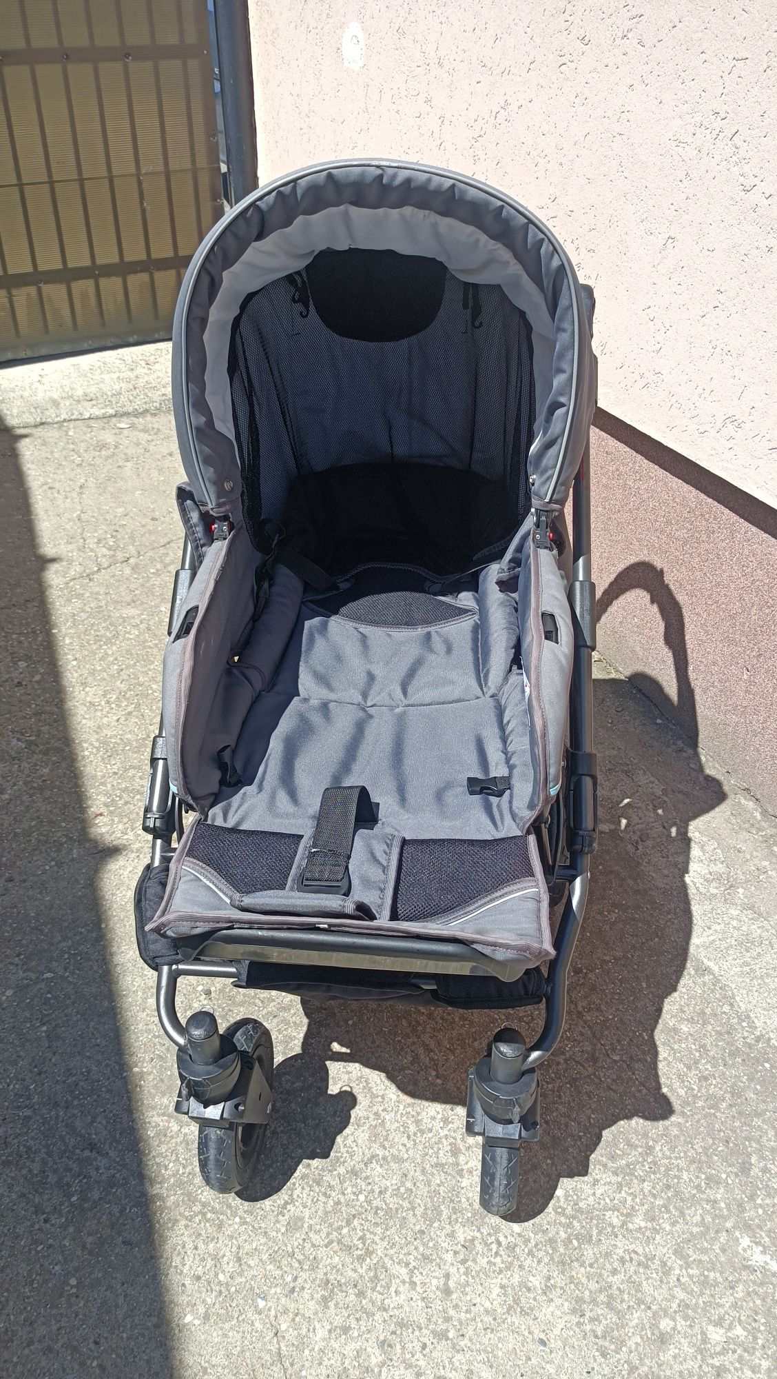 Vând cărucior bebe 2 in 1