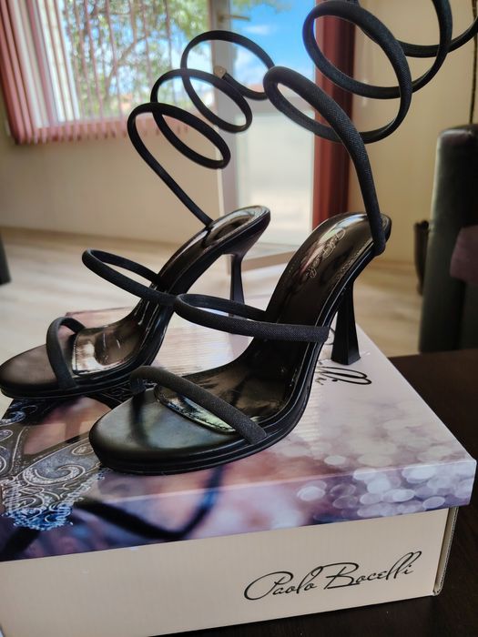 Сандали на висок ток