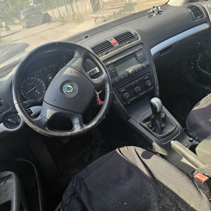 Skoda Octavia 2.0fsi на части само !