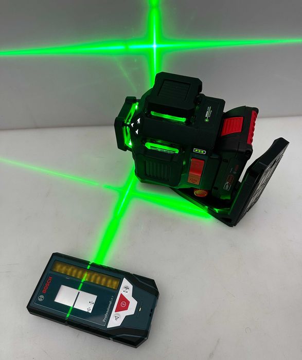 BOSCH GLL 18V-120-33 CG - Линеен лазерен нивелир с приемник като нов!