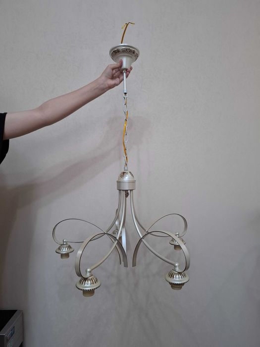 Люстры для гостинной/кухни