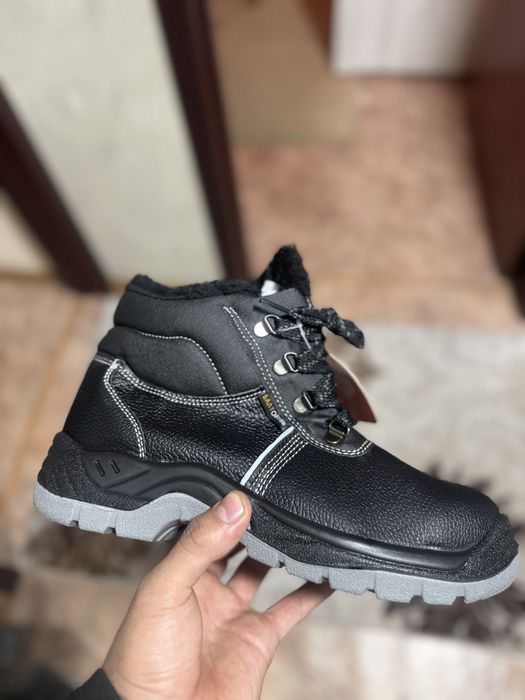 Продаю зимную спецобувь