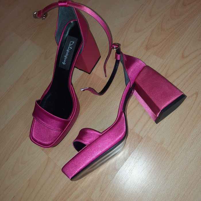 Sandale cu toc pătrat