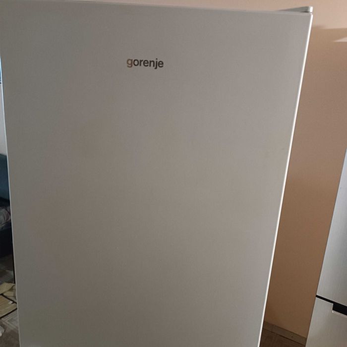 Продавам Хладилник с фризер gorenje в185 ш60 д60.Причина купих си нов
