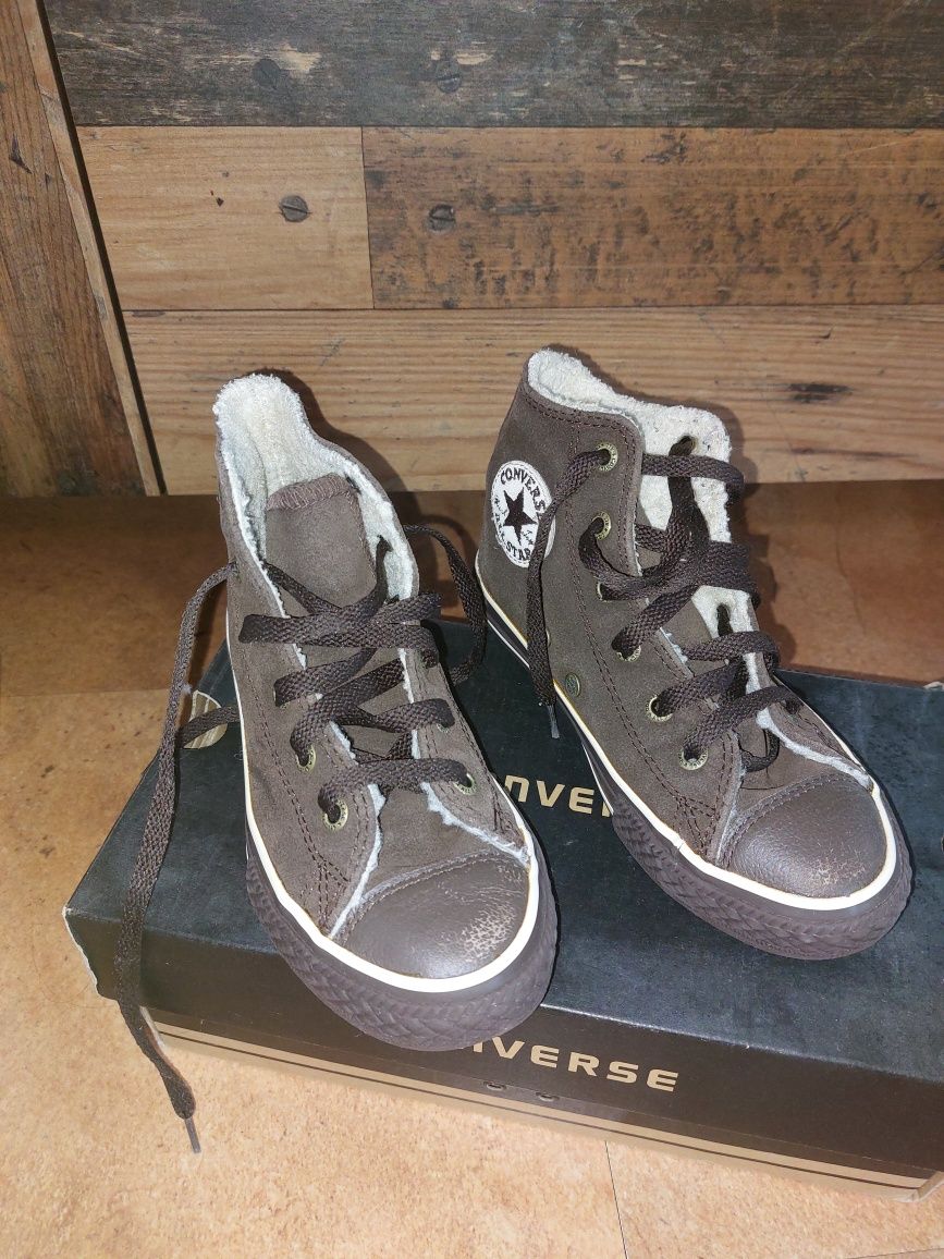 Два чифта детски обувки Converse