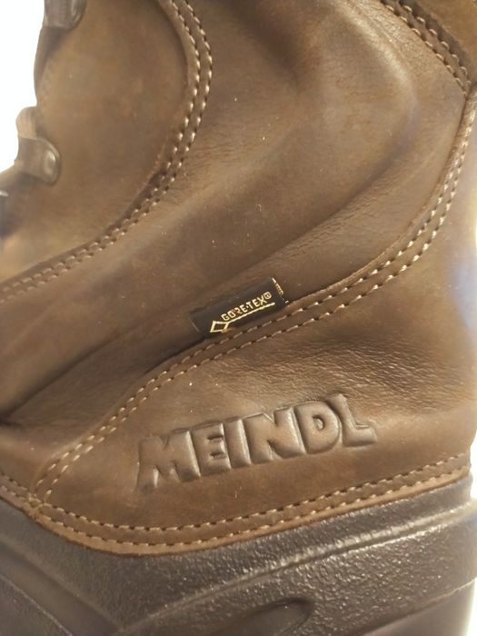 Bocanci Meindl Gore-Tex, mărimea 42 – Noi, nepurtați