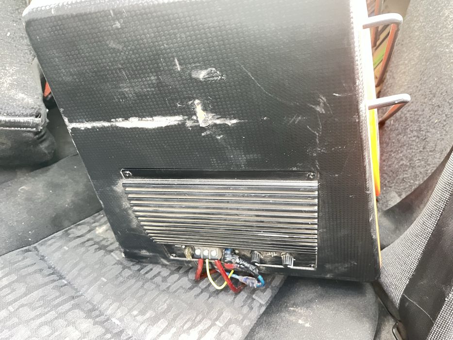 Сабвуфер  используется пол года