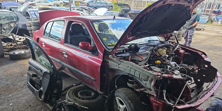 Bara spate Renault Clio a 2-a generatie