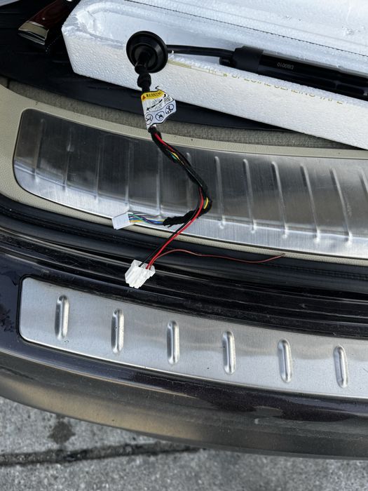 Ел.амортисюри за багажник infinity