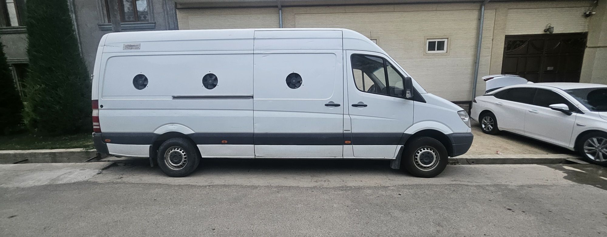Mercedes Benz Sprinter
271 mator aftomat
2009 yil
Kiraskasi toza
Holat