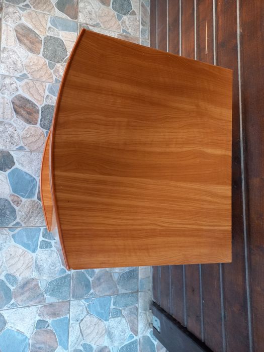 Dulapior tip birou cu rafturi in stare perfecta