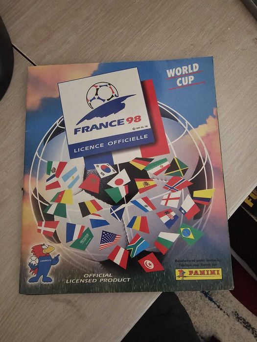 Vand albume football de colectie.