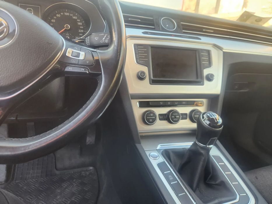 Volkswagen Passat Preț 9650 euro negociabil, culoare argintiu,norma de poluare euro 6