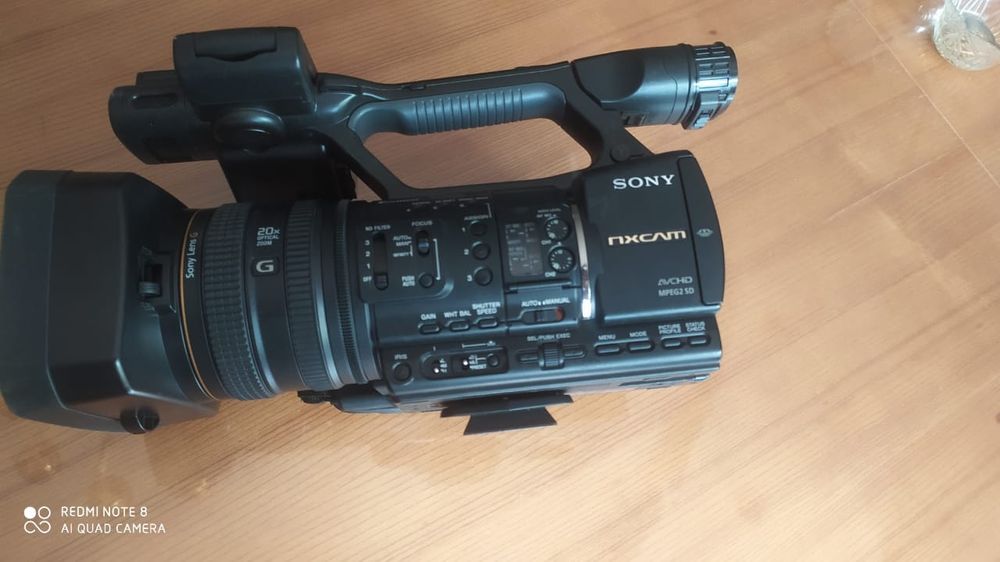 Профессиональная видеокамера Sony NXR-NX5P