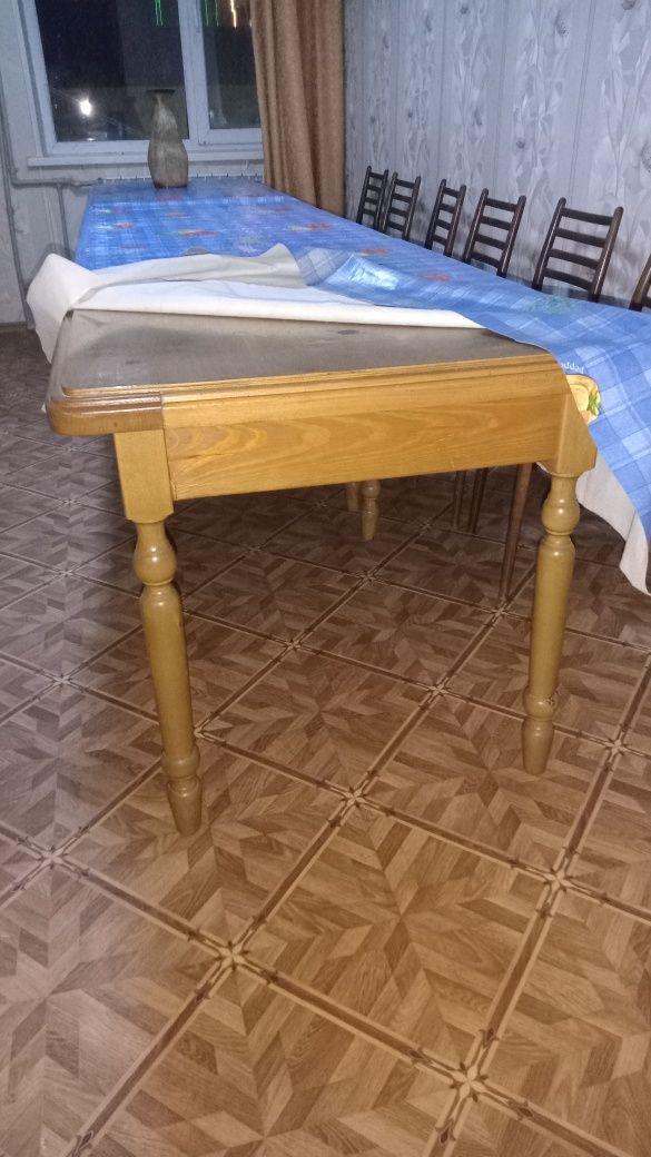 Продам стол и стулья