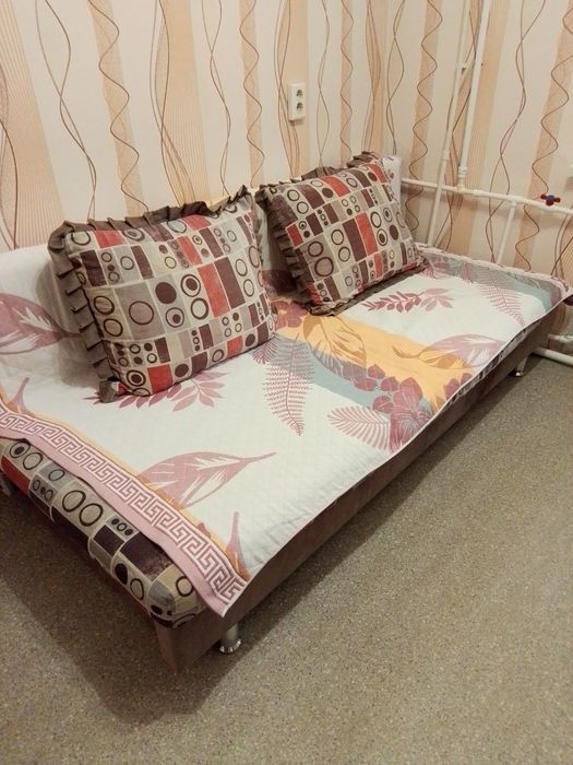 Продам тахту,чистая без запаха и пятен