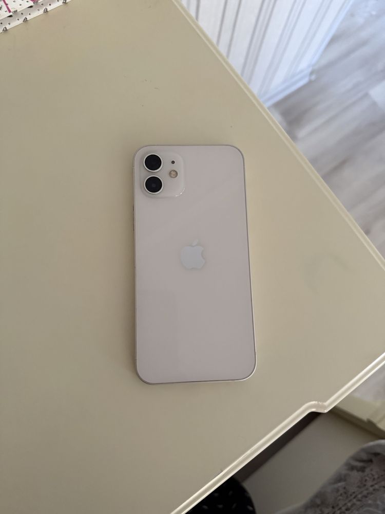 Iphone 12 в хорошем состоянии
