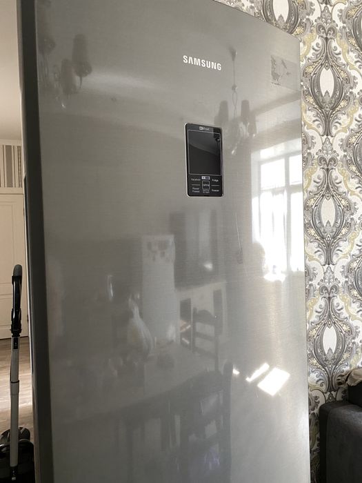 Продам холодильник самсунг 50000