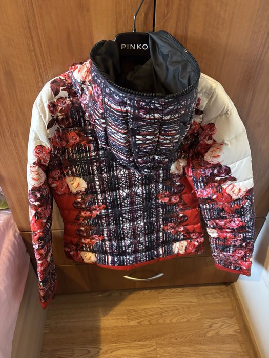 Преходно яке Pinko