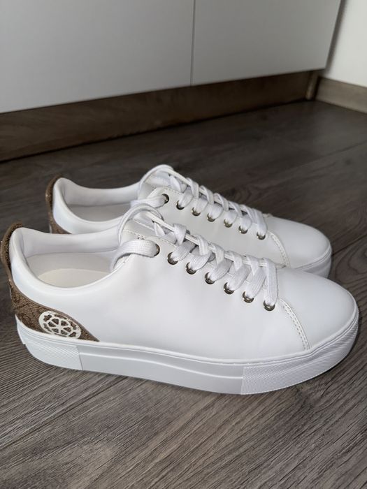 Дамски обувки на guess