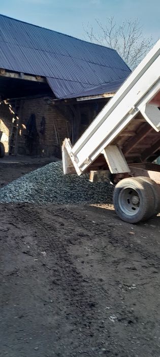 Transport  moloz,  balastru,piatră, pietris,debarasări,