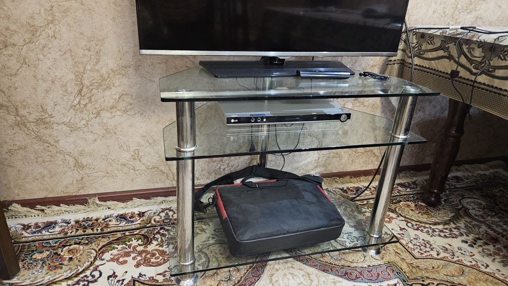 Продаётся телевизор и подставка б/у