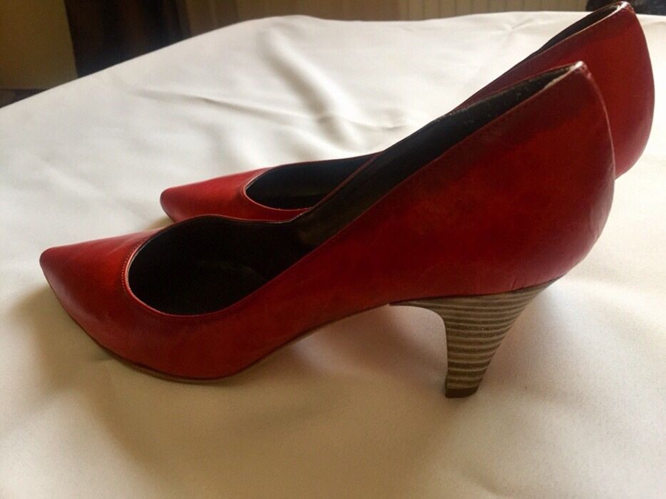 Vânzare Cizme negre, (39) piele, set pantofi (38)+ geanta piele roșie