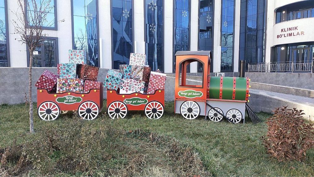 Новогоднее оформление поезд с подарками декор